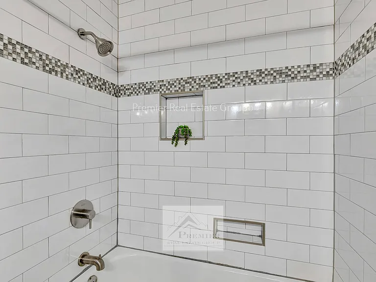806 London Green Way — Photo 22