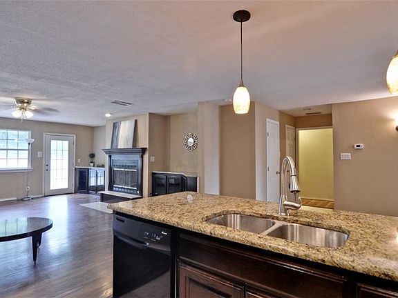 4th image of 613 Mesa Dr