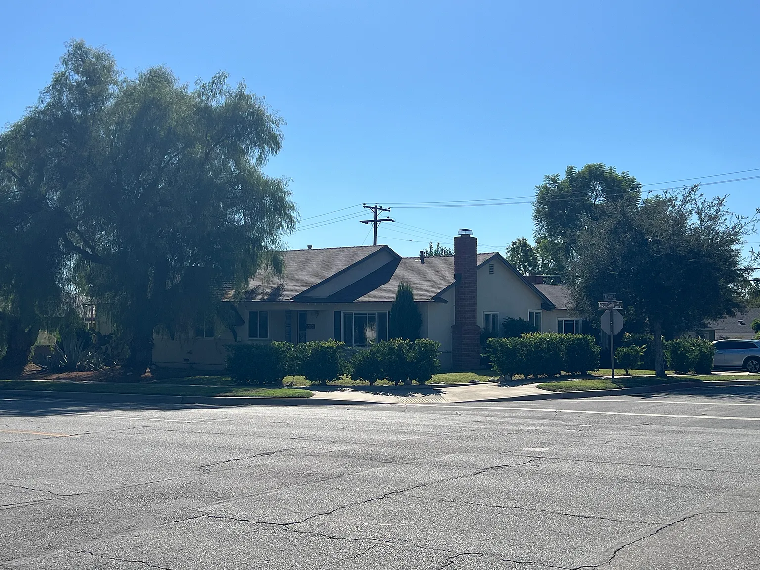 4 bed, 2591 sqft, $5,200 — Photo 3