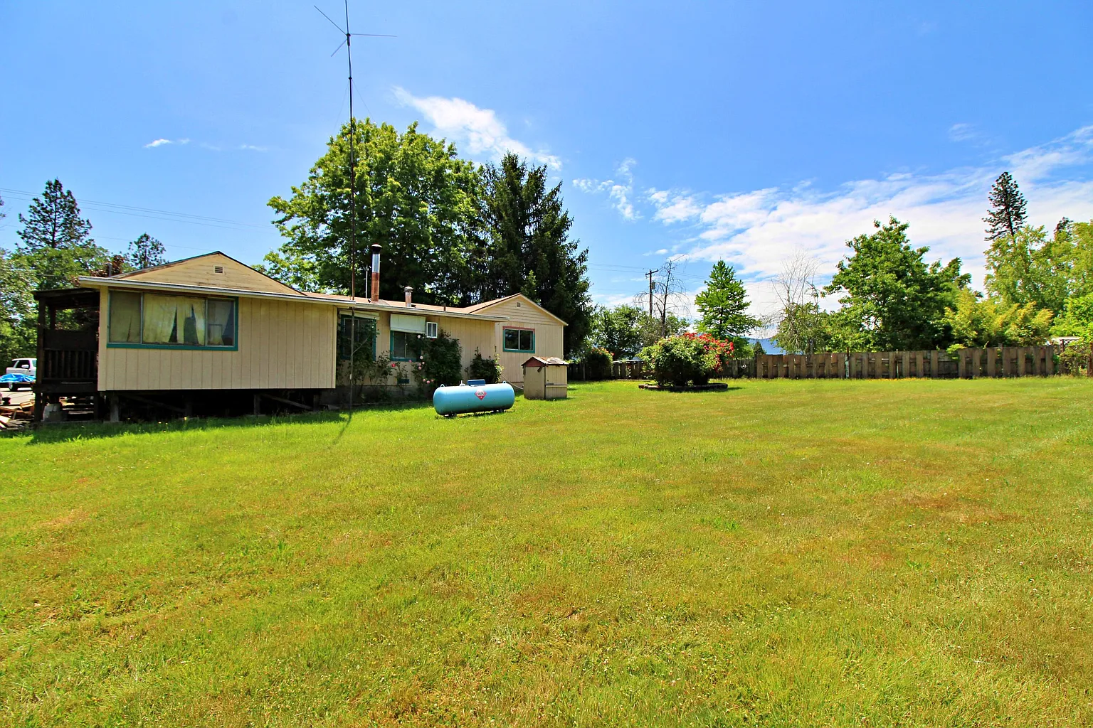 2596 Walnut Ave photo 1