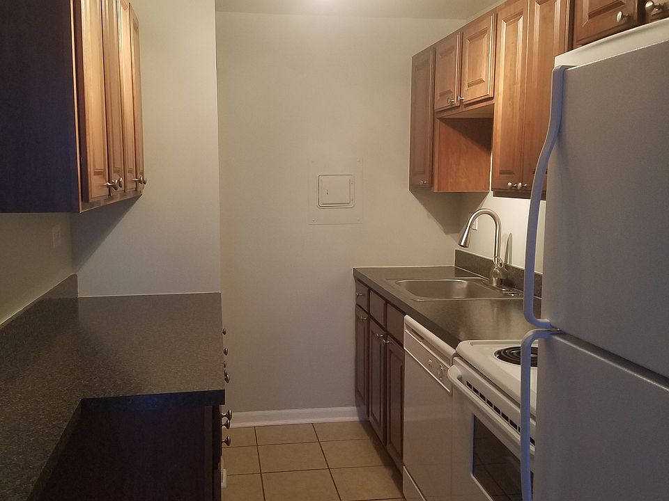 1st image of 155 Walnut Dr APT 212B