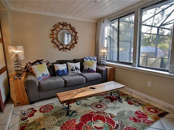 5th image of 422 W Crystal Dr