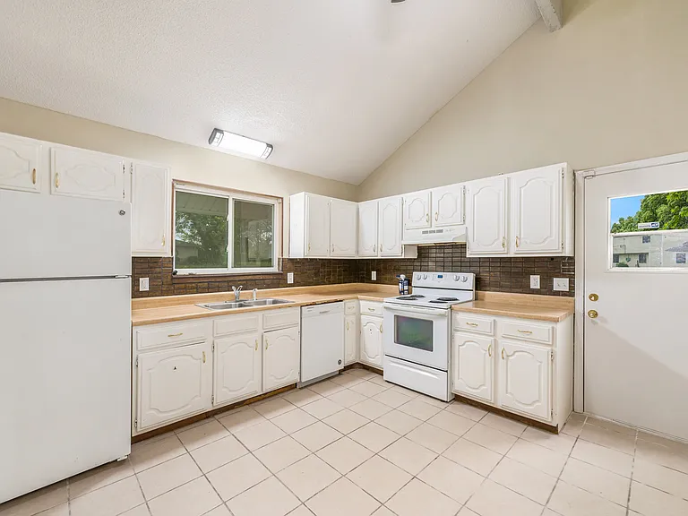8207 Webster Ave #7 — Photo 14