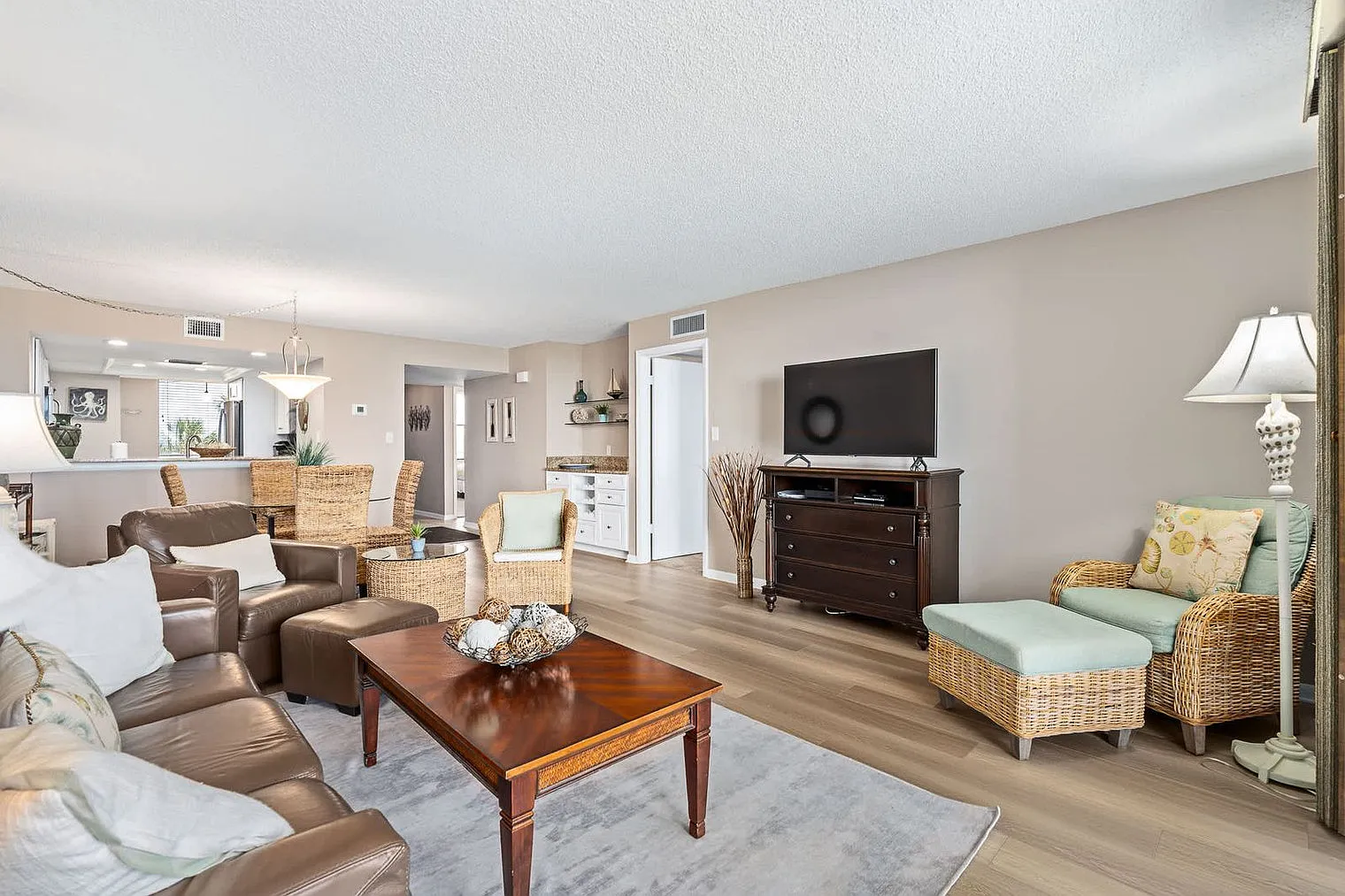 2 bed, 2.0 bath, 1388 sqft, $3,819 — Photo 3