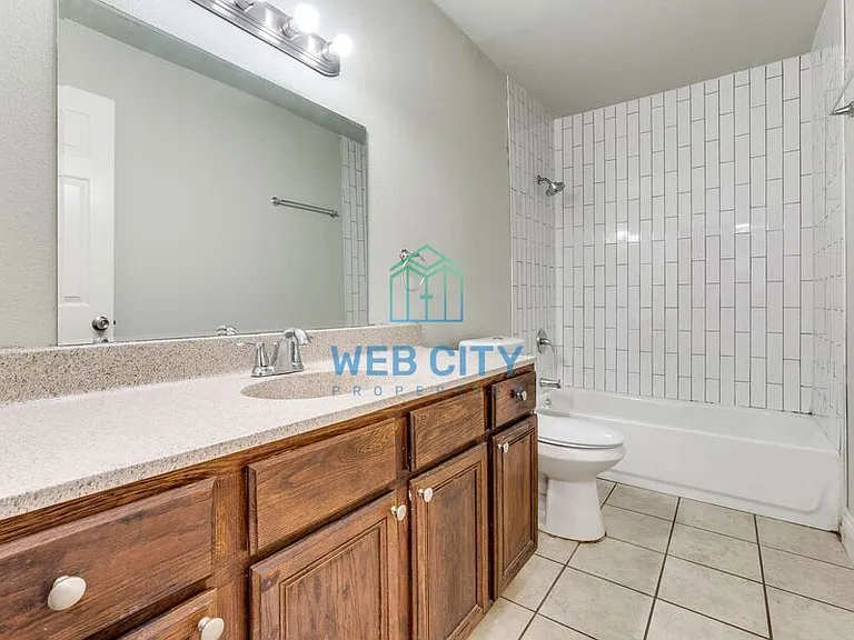 4218 Carpenter Ave — Photo 11