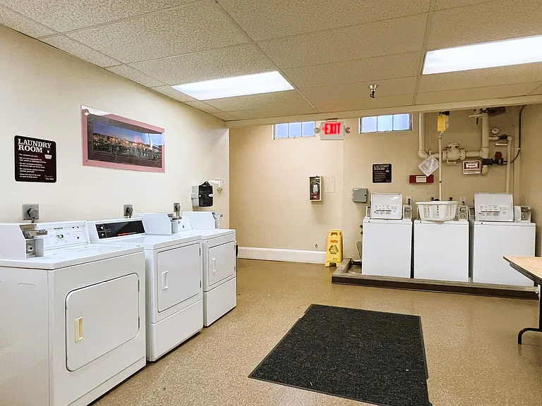 Marcella Apartments — Photo 4