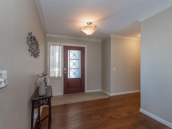 3rd image of 905 Country Club Dr