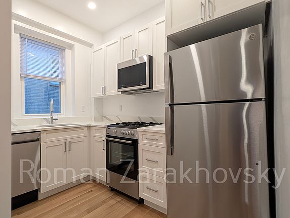 2nd image of 10 Orkney Rd APT 25