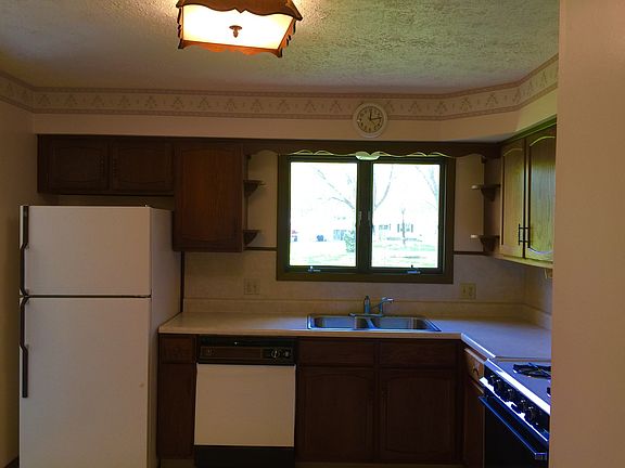 4th image of 4996 Pin Oak Dr