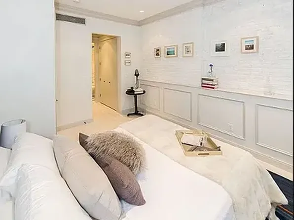 132 East 61st Street image 8 of 10