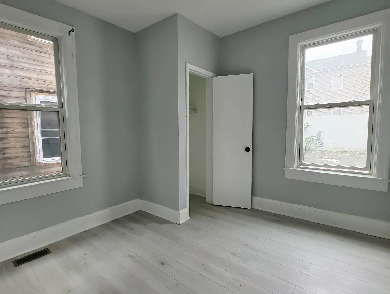3 bed, 1000 sqft, $2,350 — Photo 3