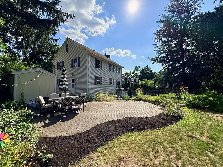 16 Pine St — Photo 38
