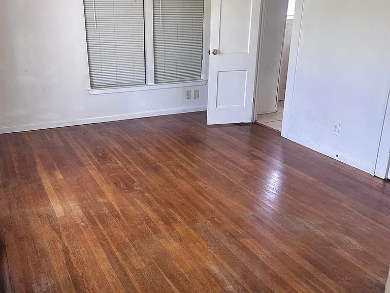 1140 Covington St — Photo 11