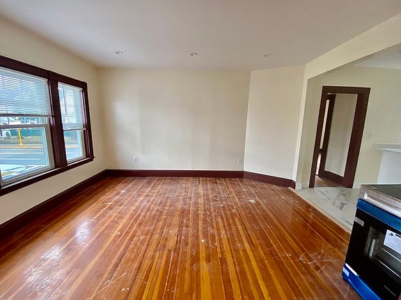 4th image of 283 Belmont St #283