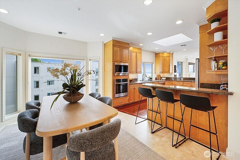 4th image of 1338 Alki Avenue SW #500
