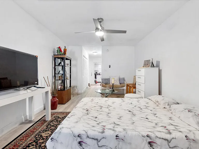 18801 NE 2nd Ave #1005 — Photo 8