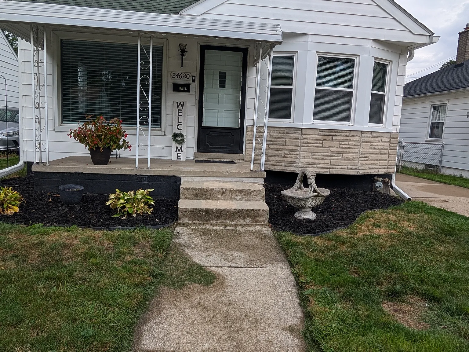 3 bed, 1.5 bath, 924 sqft, $1,750 — Photo 2