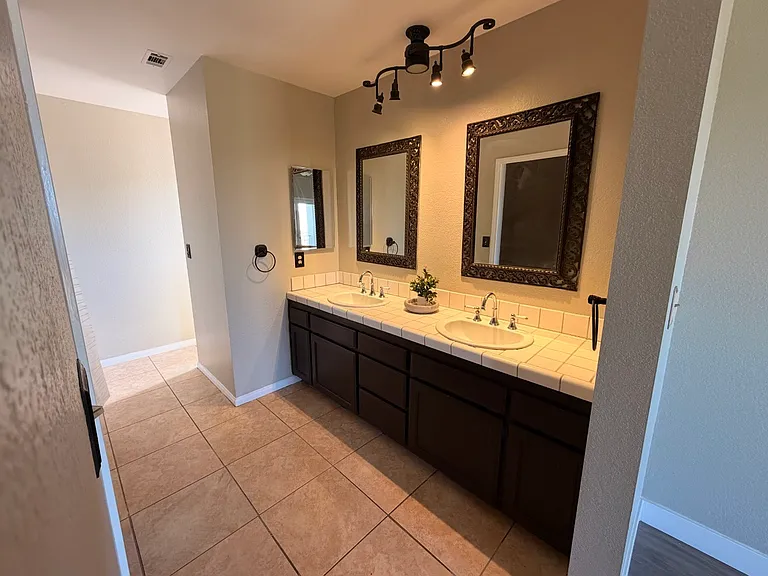 21910 Hansen Ave — Photo 14