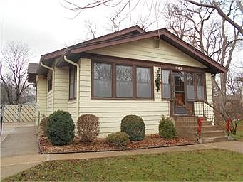 1st image of 727 10th Ave N