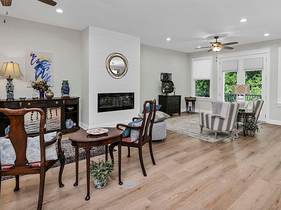 4th image of 140 Palm Point Dr