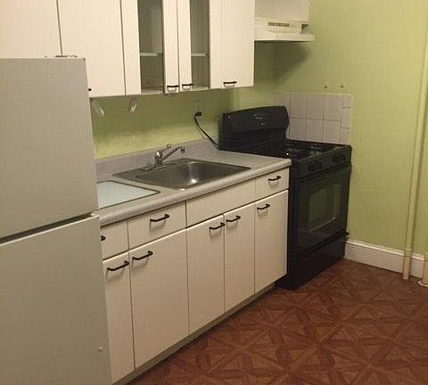 2nd image of 4315 Larchwood Ave #1