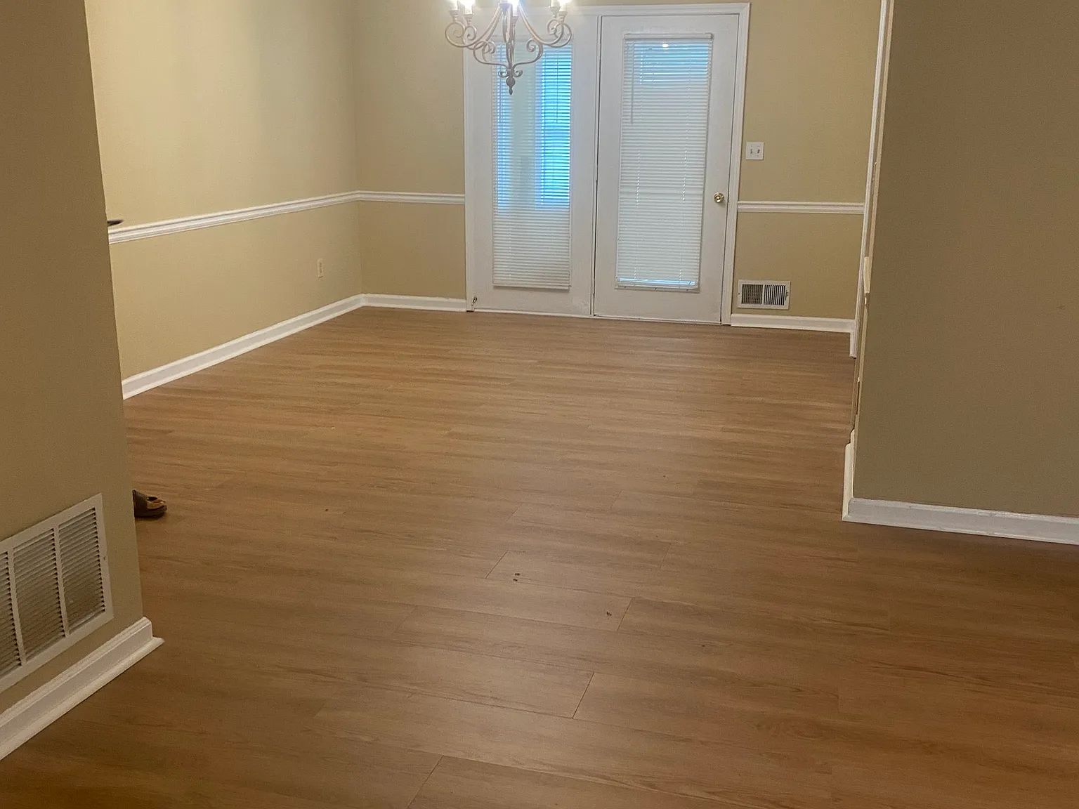 6 bed, 3.0 bath, 2381 sqft, $2,300 — Photo 3