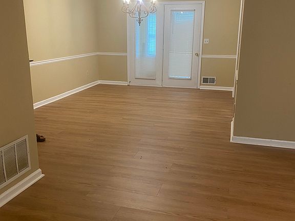 3rd image of 218 Benton Flds