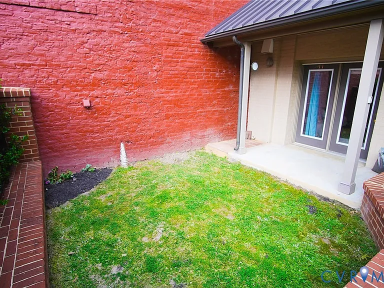 215 N 19th St #U11 — Photo 6