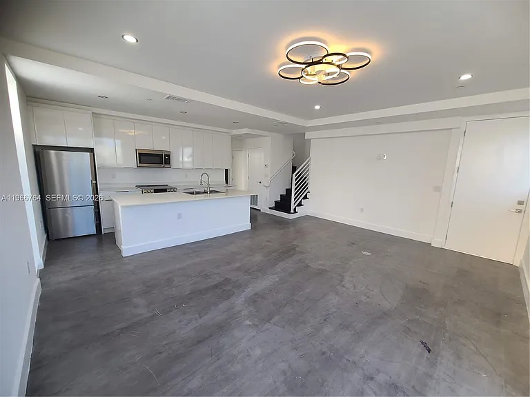 825 Michigan Ave #7 — Photo 5