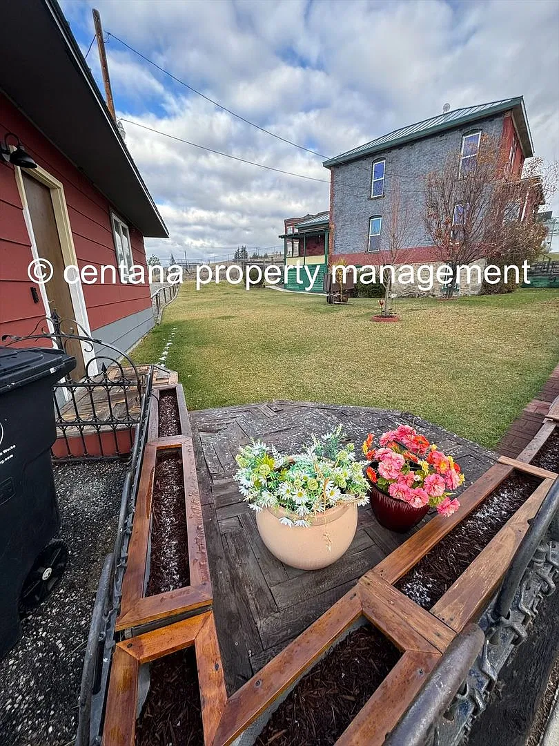 Fully Furnished Property with Flexible Leasing! — Photo 2