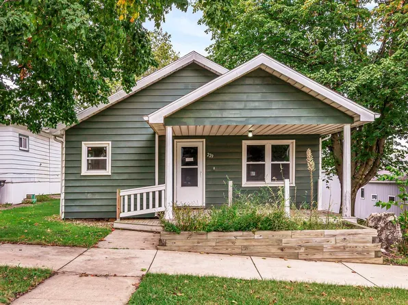 229 E Michigan St, New Carlisle, IN 46552