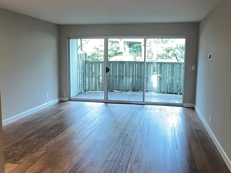 Country Sharon Apartments — Photo 21
