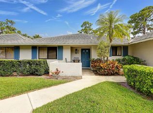 526 Club Dr, Palm Beach Gardens, FL 33418