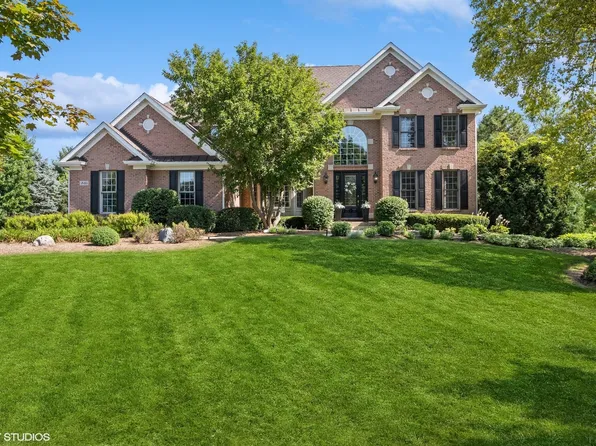 5N465 Abbey Glen Dr, Saint Charles, IL 60175