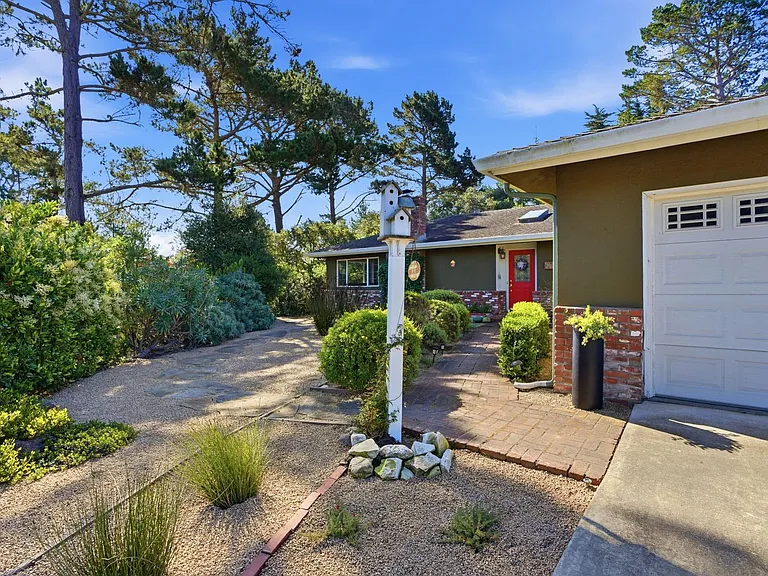 241 Soledad Dr — Photo 8