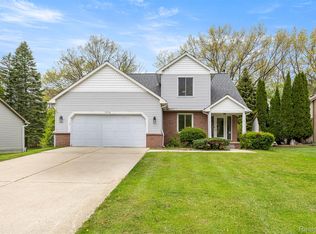 7978 Hoffman Dr, Waterford, MI 48327