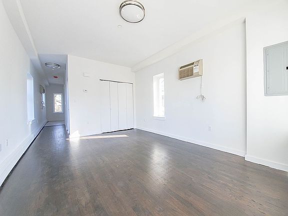 4th image of 174 Kiswick St