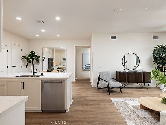 5th image of 414 Main St Unit 410