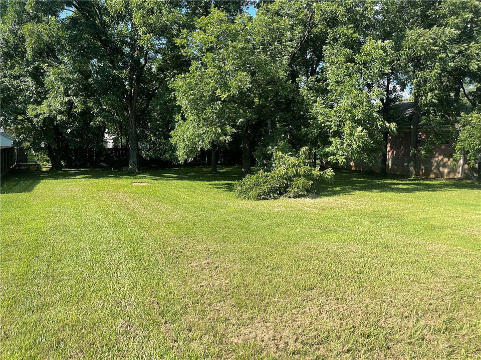 2nd image of E Parkway Dr #9 & 10