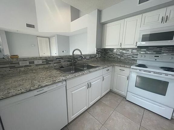3rd image of 7856 Sonoma Springs Cir APT 305
