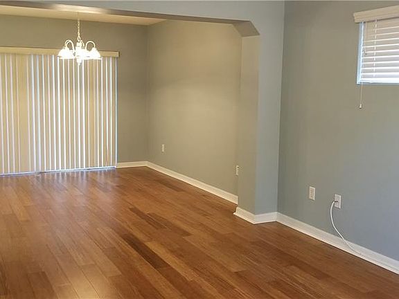4th image of 2901 Amber Oak Dr