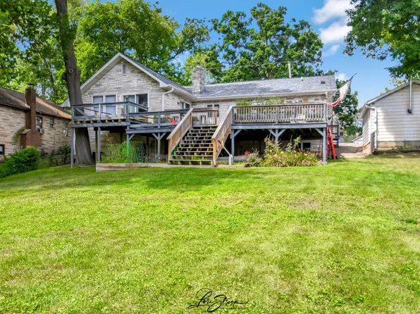 38871 N Lakeview Ave, Antioch, IL 60002