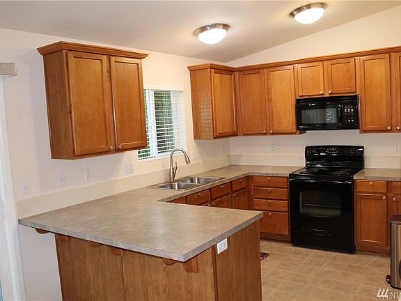 4th image of 3578 Oxbow Ave E