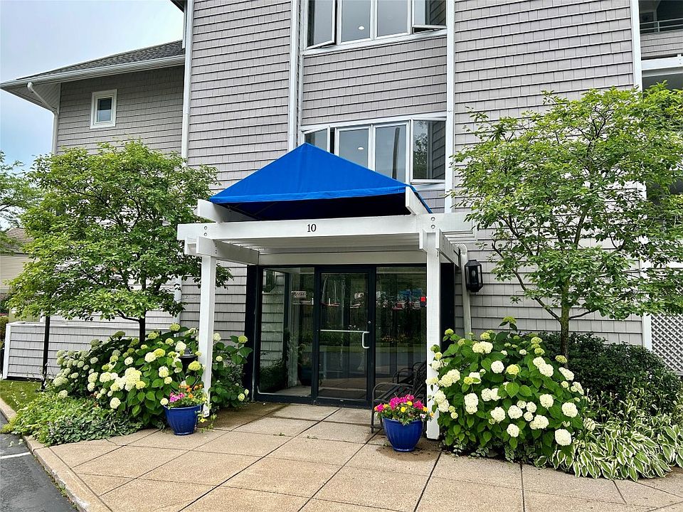 2nd image of 10 Peninsula Dr APT 4