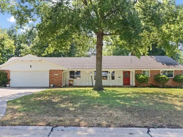 821 Edgewood Dr, Ponca City, OK 74604