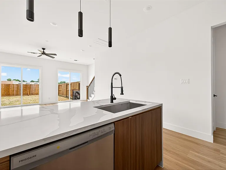 7422 Maxroy St — Photo 15