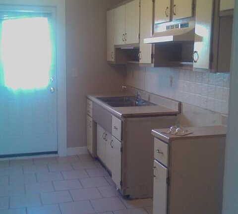 3rd image of 23140 Elm St