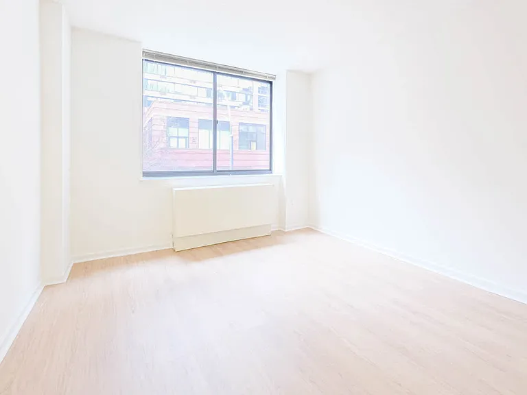 505 W 54th St #10 — Photo 42