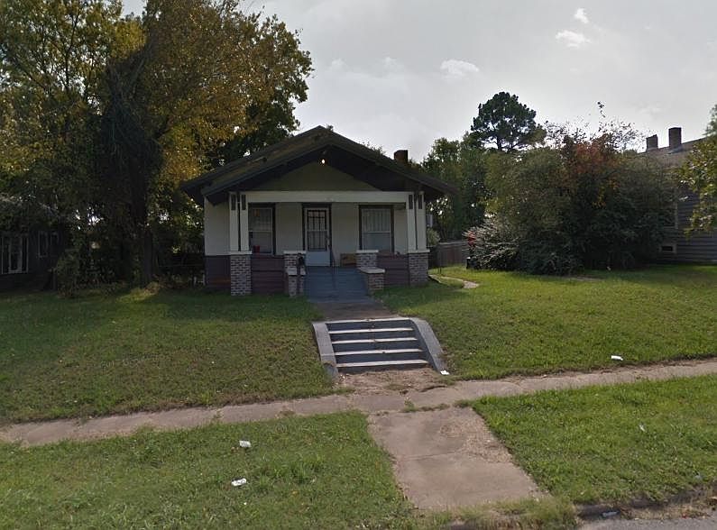 1st image of 828 W Houston St