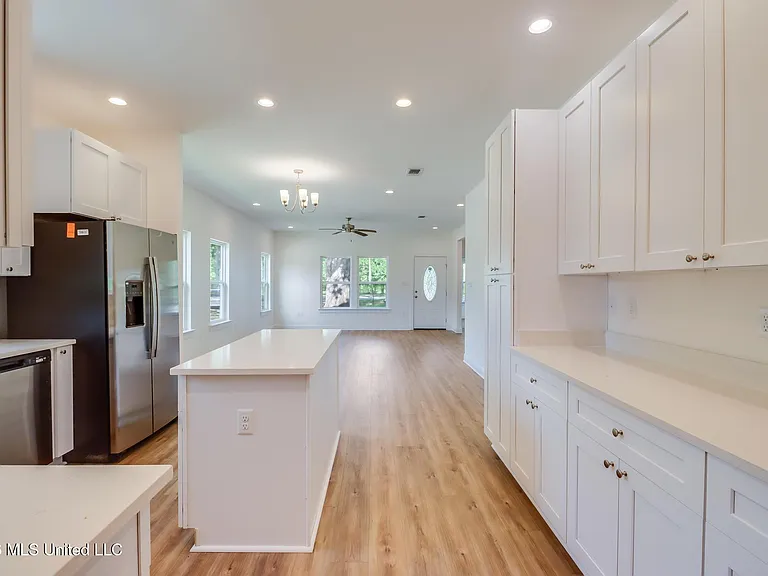 13469 Mary Ave — Photo 7